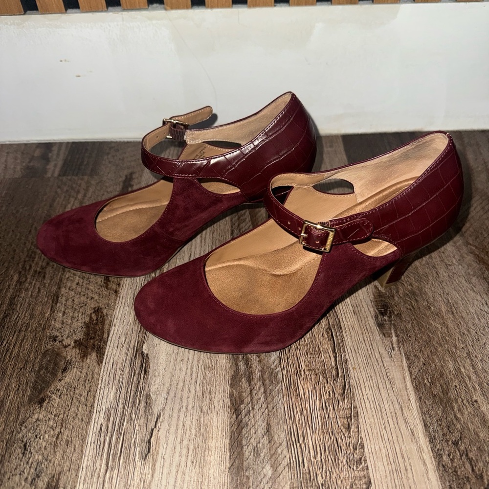 Giani Bernini memory foam Burgundy Mary Jane Heels